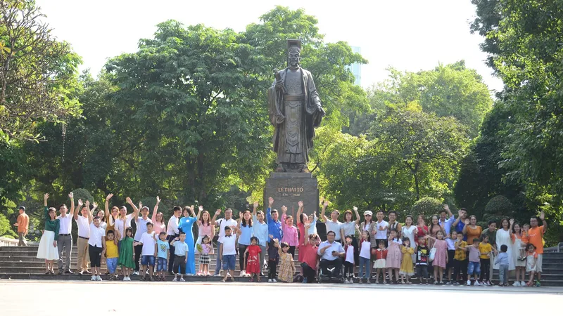 Các gia đình trẻ tiêu biểu được tuyên dương năm 2022 đã có mặt tại Thủ đô Hà Nội từ ngày 31-10