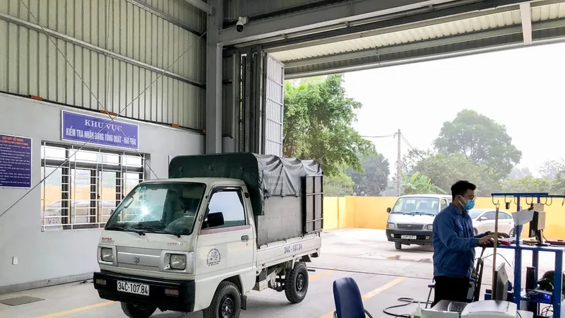 Tạm đình chỉ 3 đăng kiểm viên vi phạm 