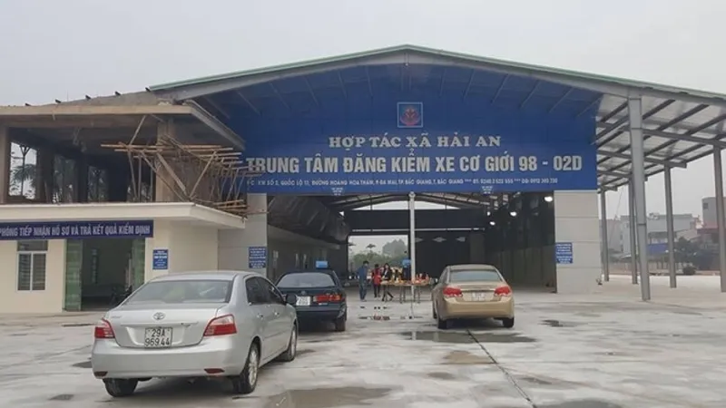 Nhiều trung tâm đăng kiểm phải tạm dừng hoạt động do vi phạm nghiêm trọng.