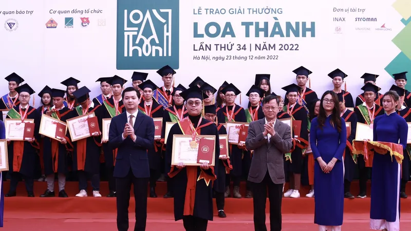 Ban tổ chức trao Giải thưởng Loa Thành lần thứ 34