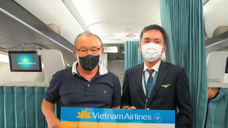 Vietnam Airlines đã gửi tặng HLV Park Hang Seo vé thương gia trọn đời hành trình khứ hồi giữa Hàn Quốc và Việt Nam