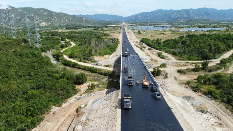 Cao tốc Vĩnh Hảo - Phan Thiết vừa được thông xe ngày 19-5 vừa qua