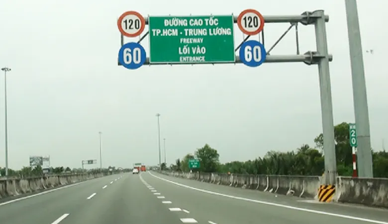 Trong các tuyến cao tốc được chọn thí điểm thu phí có tuyến cao tốc TPHCM - Trung Lương.