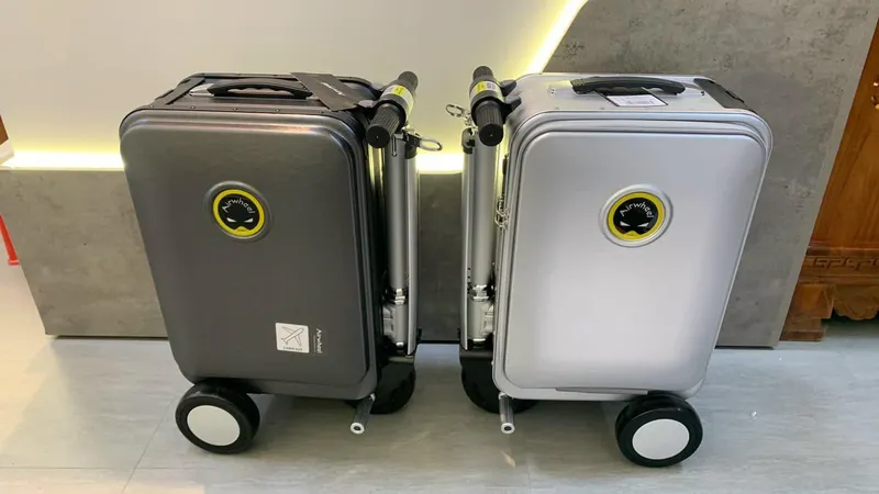 Túi xách, vali tự động di chuyển tích hợp pin lithium