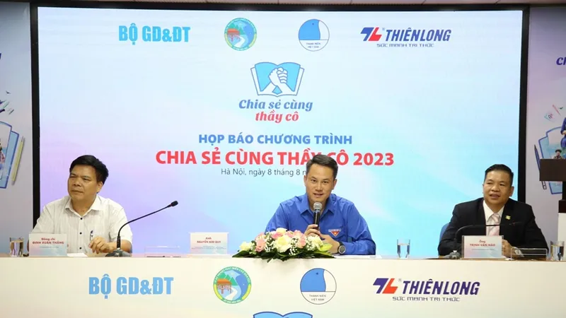 Họp báo giới thiệu chương trình "Chia sẻ cùng thầy cô" năm 2023