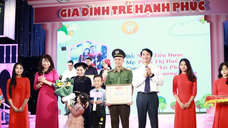 Trung ương Hội Liên hiệp Thanh niên Việt Nam biểu dương các gia đình trẻ tiêu biểu