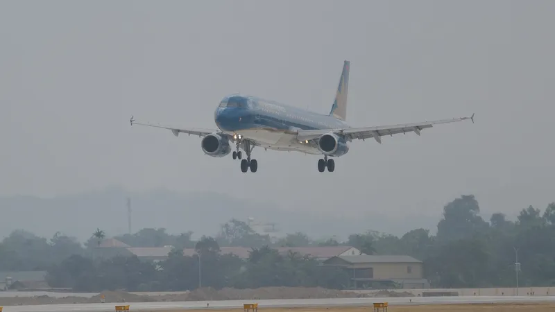 Máy bay A321 chuẩn bị hạ cánh tại Cảng hàng không Điện Biên