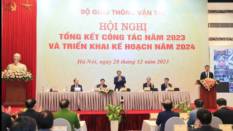 Thủ tướng Phạm Minh Chính dự hội nghị tổng kết công tác năm 2023, triển khai nhiệm vụ năm 2024 của Bộ GTVT