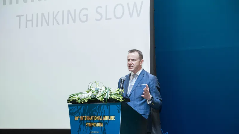 Đại biểu quốc tế phát biểu tại hội nghị IAS 2024 đang diễn ra tại Hà Nội.