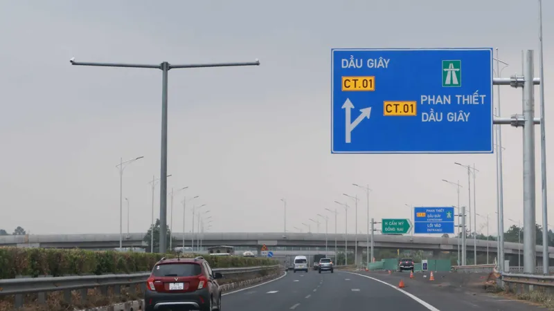 Cao tốc từ Vĩnh Hảo đến Dầu Giây dài 200km chưa có trạm dừng nghỉ nào trên tuyến