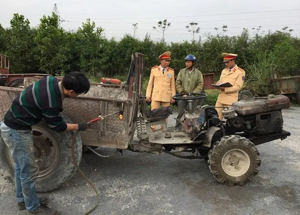 Gỡ khó cho việc dùng xe ba bánh, công nông chở vật tư nông nghiệp và nông sản