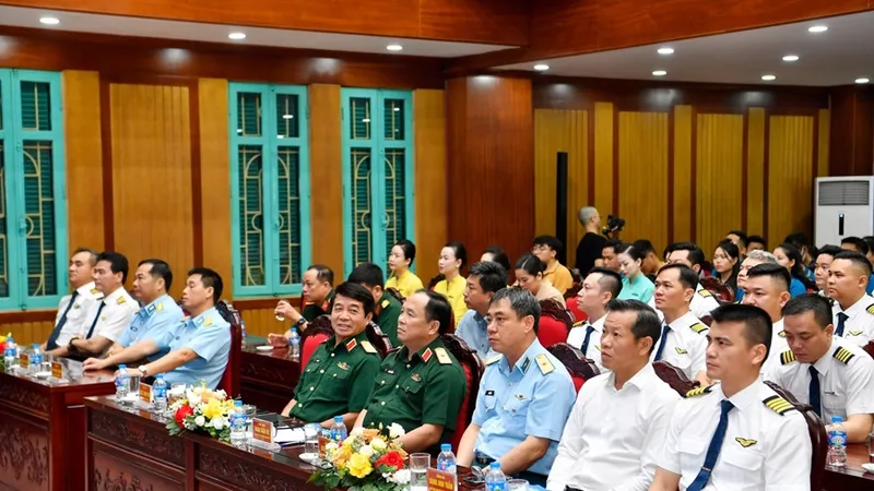 Chương trình giao lưu với chủ đề “Hành trình chinh phục bầu trời” ngày 23-4