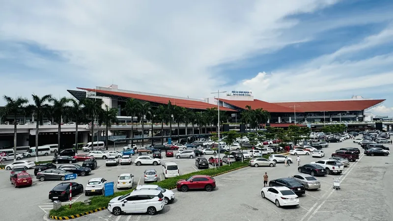Hành khách bỏ quên ví có 500 triệu đồng tại sân bay
