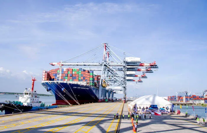 Dịch vụ bốc dỡ container tại cảng có khung giá mới