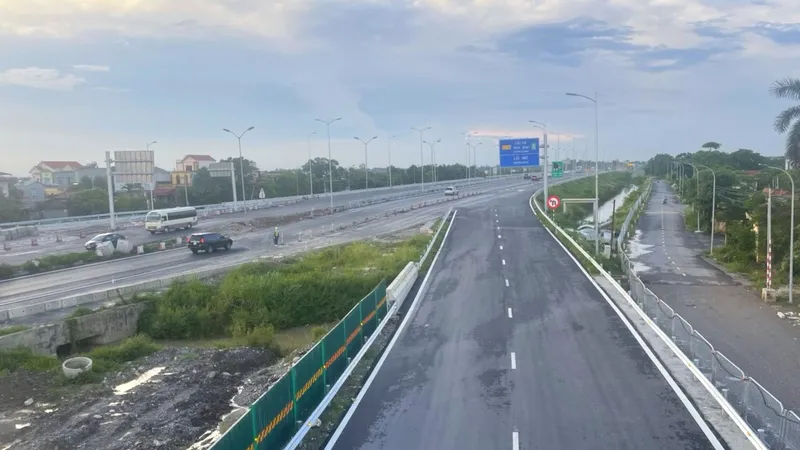 Lối ra vào mới được xây dựng phục vụ thi công nút giao