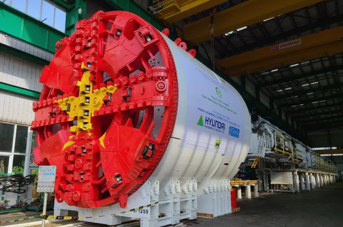 Máy đào TBM (Tunnel Boring Machine) cho đoạn đi ngầm của dự án metro Nhổn - ga Hà Nội