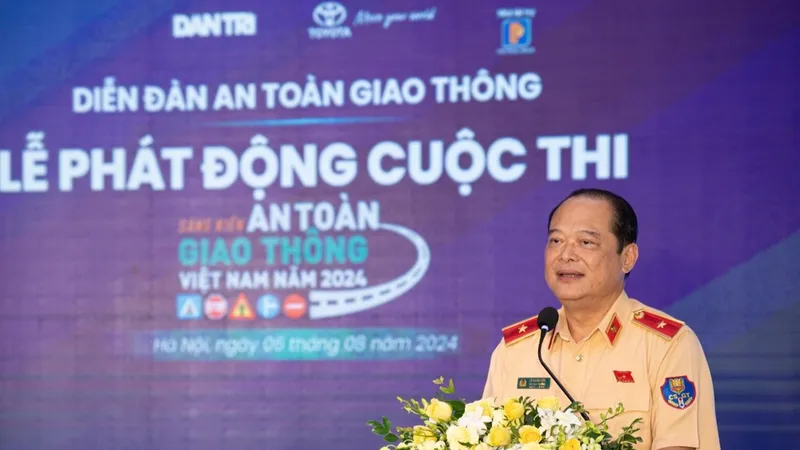 Thiếu tướng Lê Xuân Đức, Phó Cục trưởng Cục Cảnh sát giao thông phát biểu tại lễ phát động