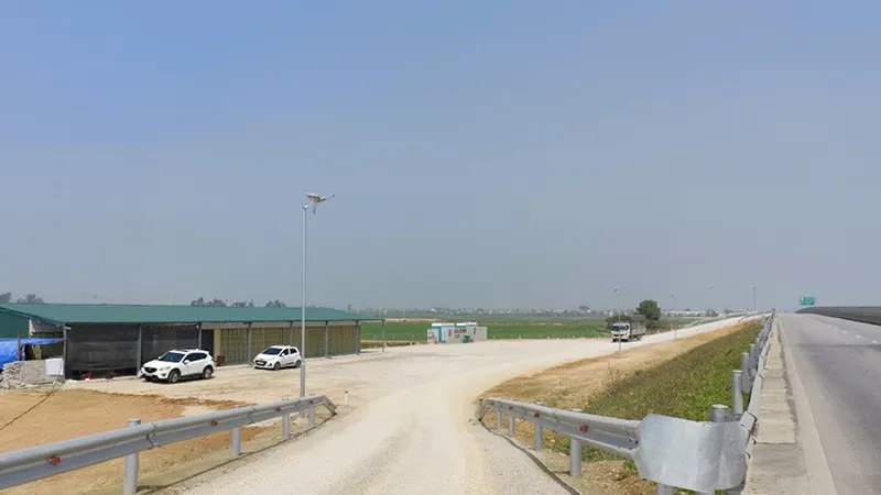 Một trạm dừng nghỉ tạm trên tuyến cao tốc Mai Sơn - QL45