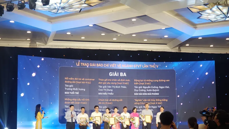 Lễ trao Giải Báo chí viết về ngành GTVT lần thứ V năm 2023-2024
