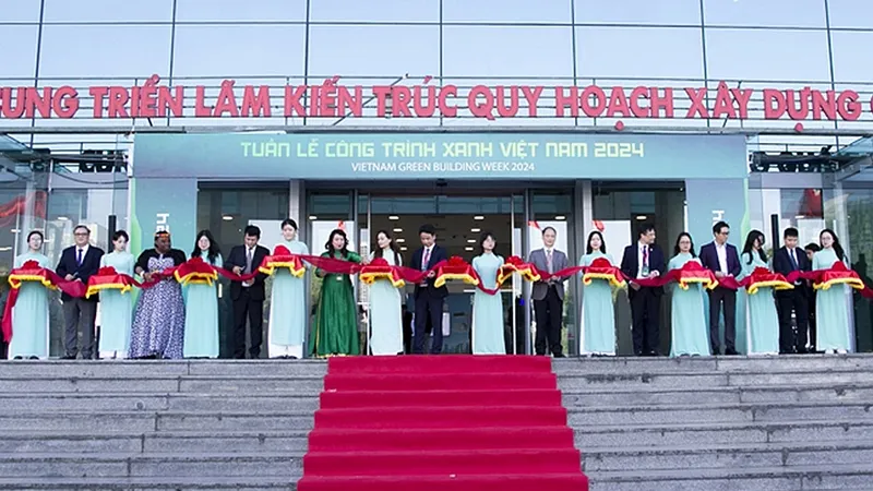 Cắt băng khai mạc Tuần lễ Công trình xanh năm 2024
