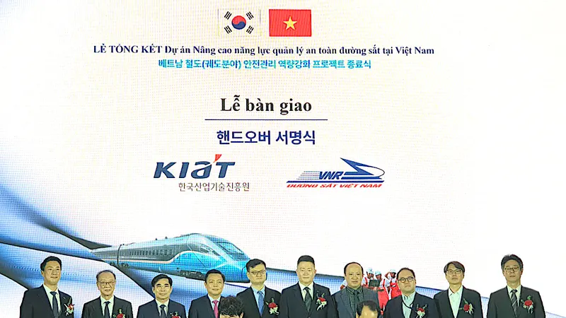 Ký biên bản bàn giao kết quả dự án “Nâng cao năng lực quản lý an toàn đường sắt tại Việt Nam”