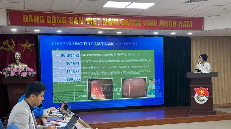 PGS-TS Đào Việt Hằng trình bày chuyên đề ứng dụng AI trong nội soi tiêu hóa