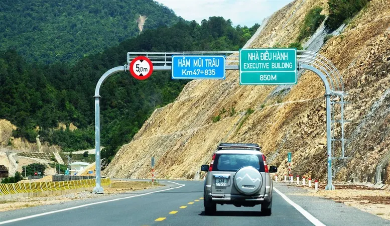 Cao tốc La Sơn - Hòa Liên hiện hữu chỉ có 2 làn xe