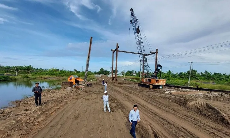 Dự án đường cao tốc Châu Đốc - Cần Thơ - Sóc Trăng chậm tiến độ do thiếu cát