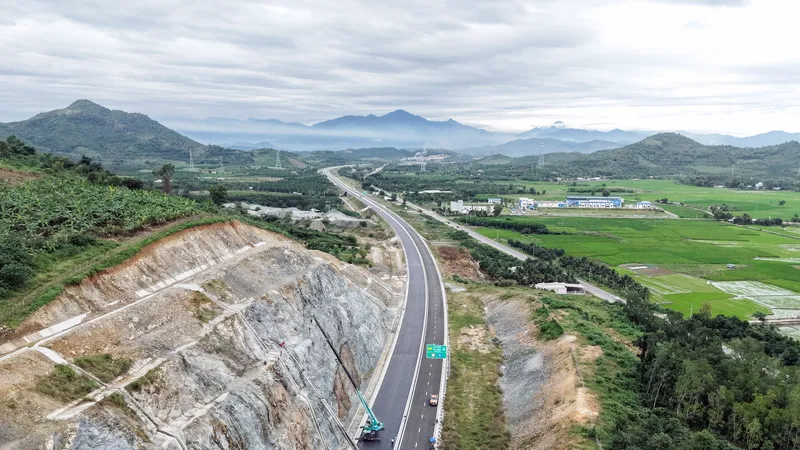 Tuyến đường tốc Vân Phong - Nha Trang cơ bản hoàn thành