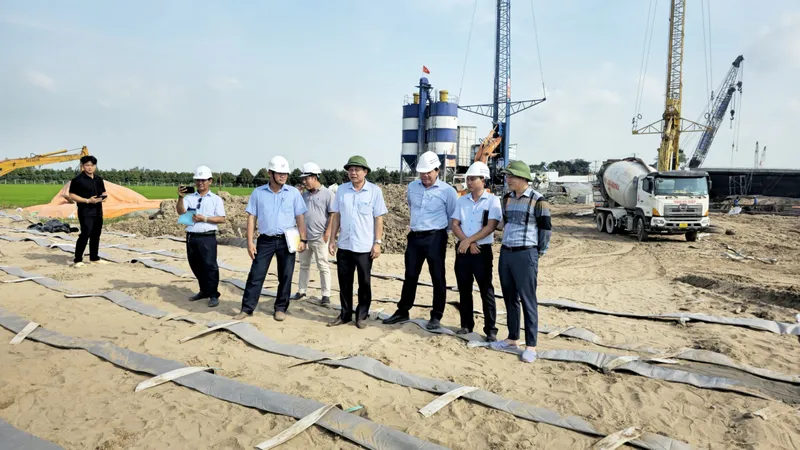 Dự án đường bộ cao tốc Châu Đốc - Cần Thơ - Sóc Trăng đang thiếu nghiêm trọng nguồn vật liệu cát đắp nền đường