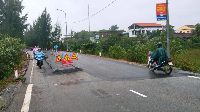 QL49 đoạn đi qua tỉnh Thừa Thiên - Huế bị xuống cấp