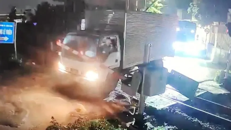Quý 1-2025: Xảy ra 116 vụ ô tô cố tình vượt đường ngang khi tàu sắp đến