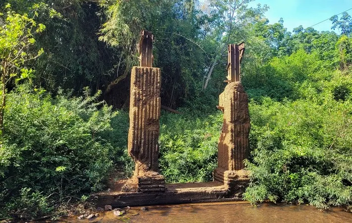 Dấu vết cầu Mã Đà đã bị đánh sập trong chiến tranh