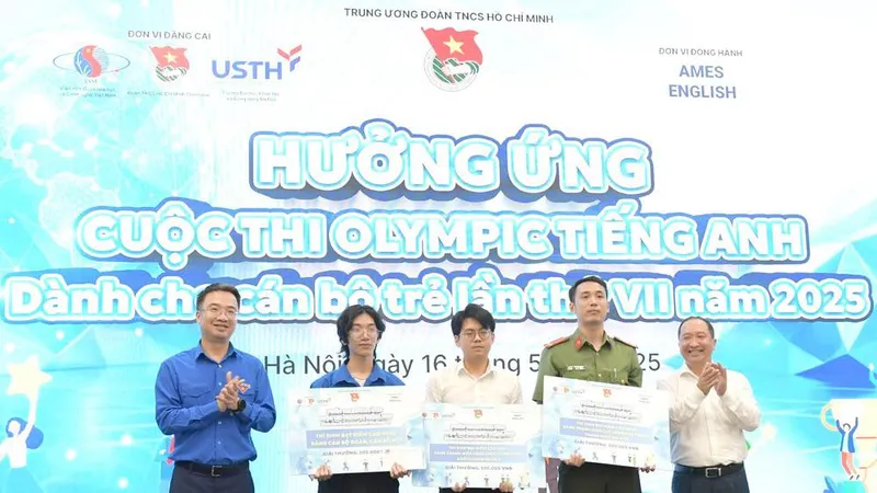 Các thí sinh hưởng ứng cuộc thi ngay sau lễ khai mạc