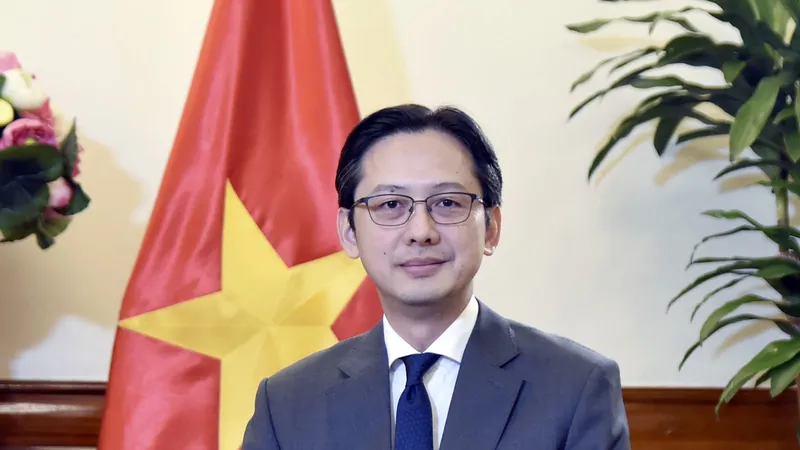 Thứ trưởng Bộ Ngoại giao Đỗ Hùng Việt 