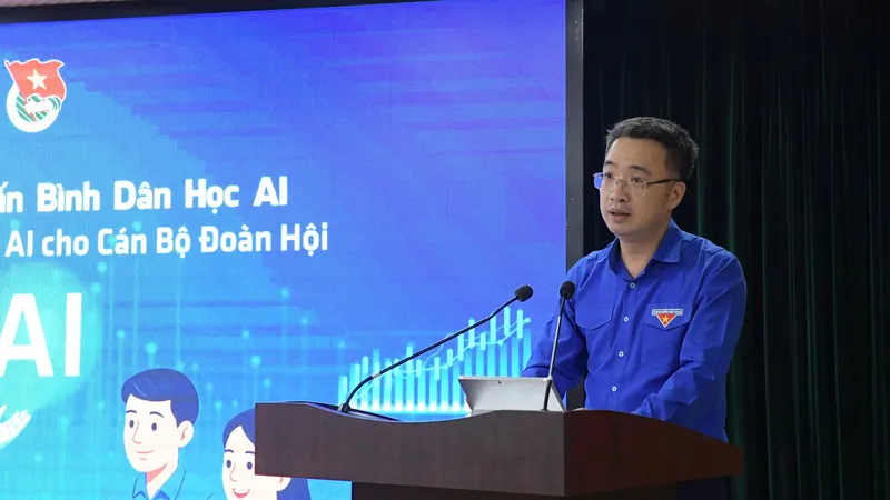 Bí thư Trung ương Đoàn Nguyễn Tường Lâm phát biểu khai mạc chương trình