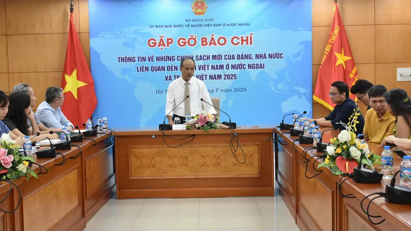 Họp báo thông tin về những chính sách mới của Đảng và Nhà nước liên quan đến người Việt Nam ở nước ngoài và chương trình Trại hè Việt Nam 2025