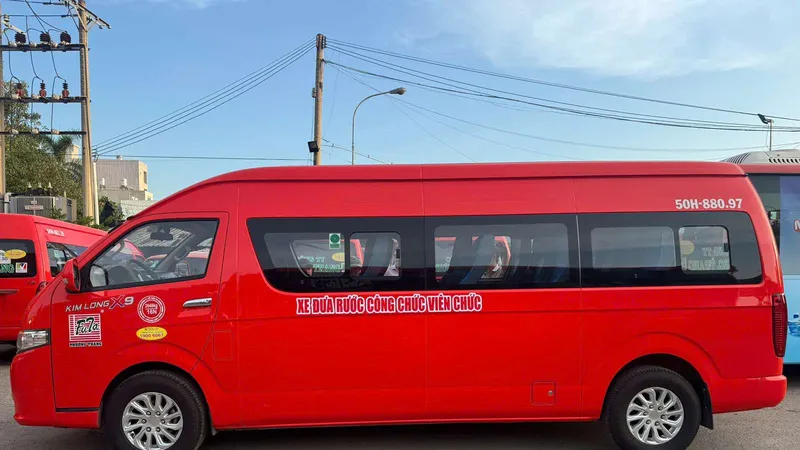 Xe đưa đón cán bộ di chuyển trong TPHCM