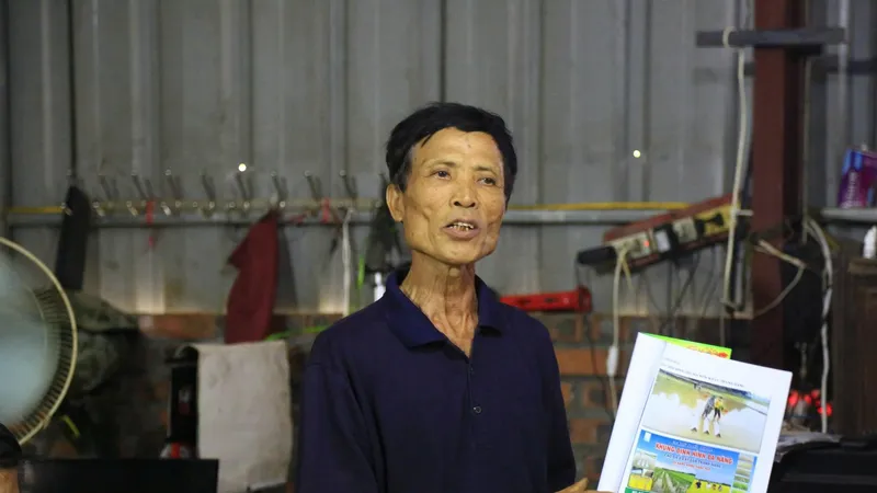 Ông Nguyễn Đức Thành (sinh năm 1959, tỉnh Bắc Ninh) là tác giả công trình “Cột cảnh báo nước lũ, nước dâng bằng tín hiệu và pháo hiệu”. Ảnh: HÀ NGUYỄN