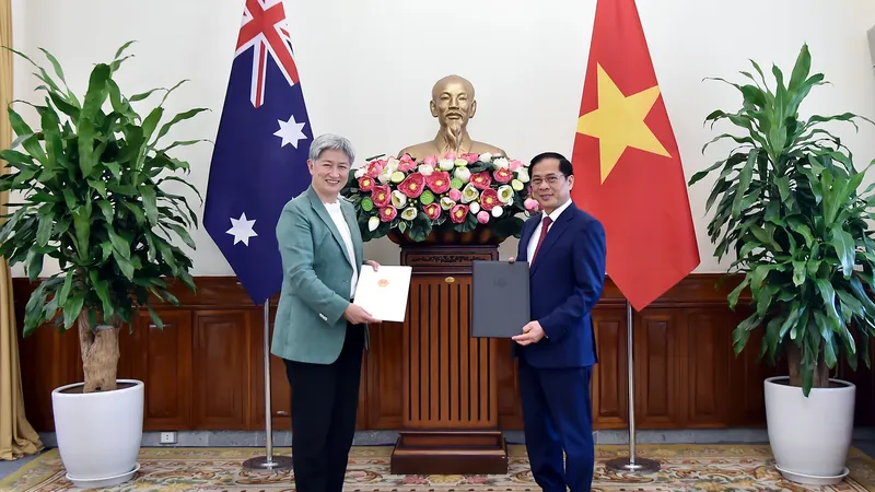 Phó Thủ tướng Chính phủ, Bộ trưởng Bộ Ngoại giao Bùi Thanh Sơn và Bộ trưởng Ngoại giao Australia Penny Wong