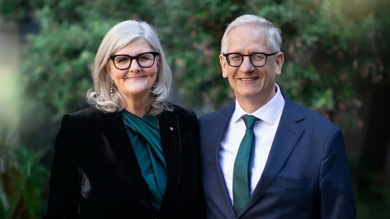 Toàn quyền Australia Sam Mostyn và Phu quân. Ảnh: TTXVN
