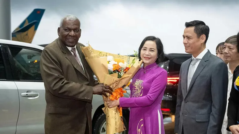Phó Chủ tịch Quốc hội Nguyễn Thị Thanh đón Chủ tịch Quốc hội Cuba Esteban Lazo Hernández tại sân bay quốc tế Nội Bài. Ảnh: QUOCHOI.VN