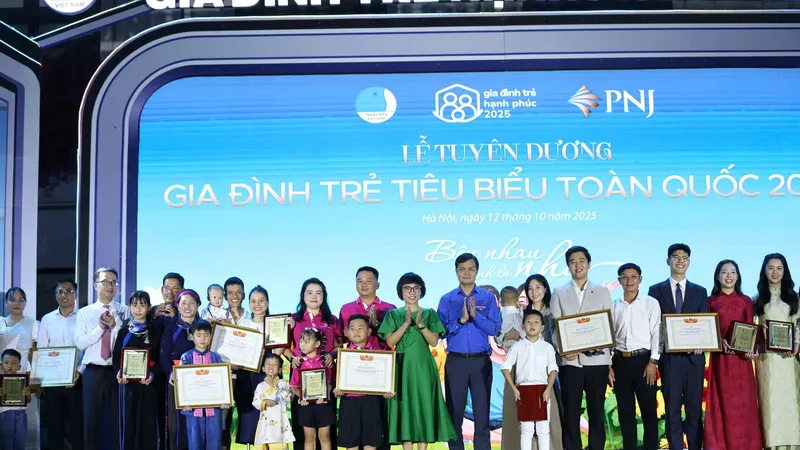 Vinh danh 10 “Gia đình trẻ hạnh phúc” năm 2025