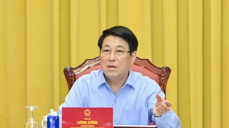 Chủ tịch nước Lương Cường phát biểu tại cuộc làm việc với các cơ quan liên quan về công tác chuẩn bị cho Lễ mở ký Công ước Chống tội phạm mạng, sáng 15-10. Ảnh: VIẾT CHUNG