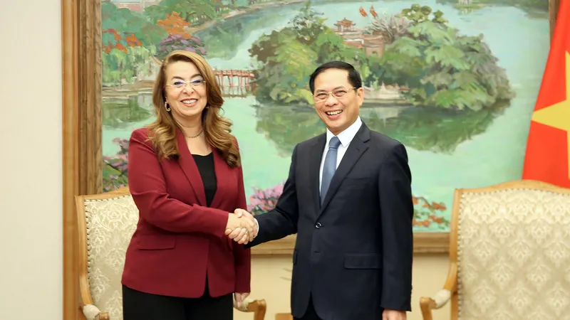 Phó Thủ tướng Bùi Thanh Sơn đã tiếp bà Ghada Waly, Phó Tổng Thư ký Liên hợp quốc, Giám đốc điều hành Cơ quan Phòng, chống ma túy và tội phạm Liên hợp quốc (UNODC) chiều 21-10.