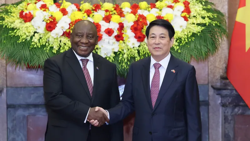 Chủ tịch nước Lương Cường và Tổng thống nước Cộng hòa Nam Phi Cyril Ramaphosa. Ảnh: QUANG PHÚC.