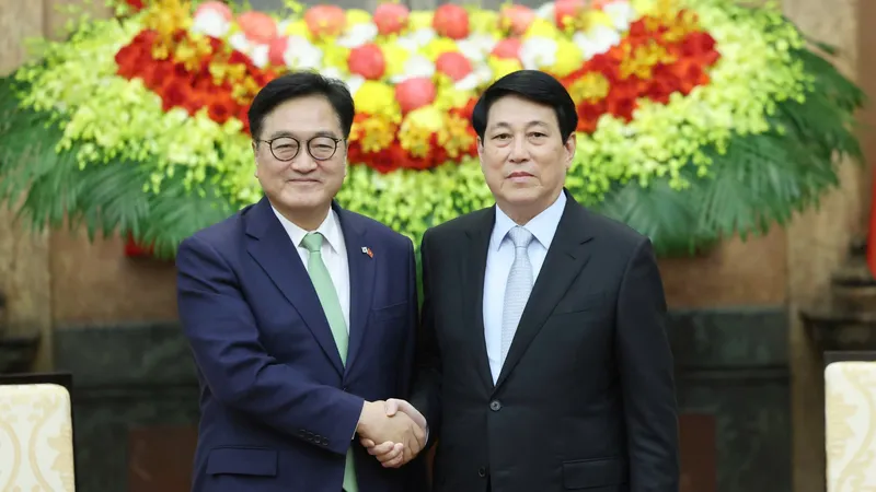 Chủ tịch nước Lương Cường và Chủ tịch Quốc hội Hàn Quốc Woo Won Shik. Ảnh: QUANG PHÚC