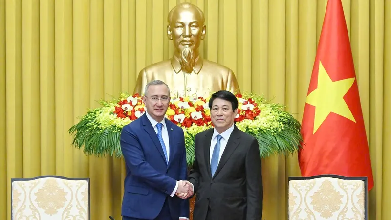 Chủ tịch nước Lương Cường tiếp ông Vladislav Valerievich Shapsha, Thống đốc tỉnh Kaluga, Liên bang Nga. Ảnh: VIẾT CHUNG