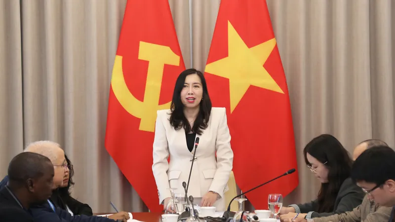 Thứ trưởng Bộ Ngoại giao Lê Thị Thu Hằng tiếp đoàn phóng viên, báo chí, truyền thông quốc tế, ngày 19-1