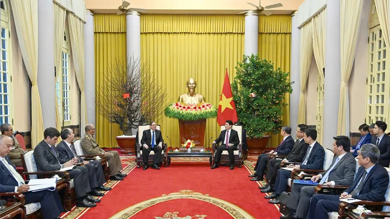 Chủ tịch nước Lương Cường tiếp Đặc phái viên Đảng, Nhà nước Cuba, Ủy viên Bộ Chính trị, Bộ trưởng Bộ Ngoại giao Cuba Bruno Rodríguez Parrilla. Ảnh: QUANG PHÚC
